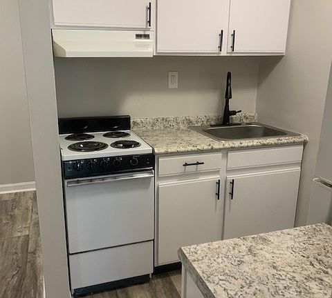 3rd image of 405 Monroe St #26
