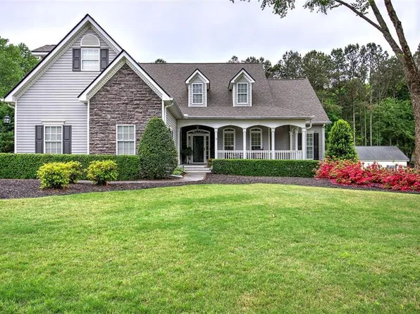 18 Spring Lake Trl NE, White, GA 30184