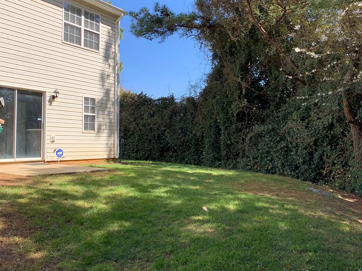 3 bed, 2.5 bath, 1408 sqft, $1,675 — Photo 4