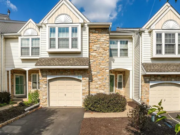 558 Aspen Woods Dr, Yardley, PA 19067