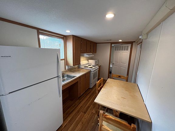 2nd image of 725 N Navy Blvd #7