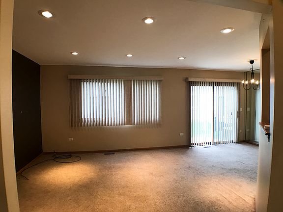 4th image of 22445 Hamilton Dr