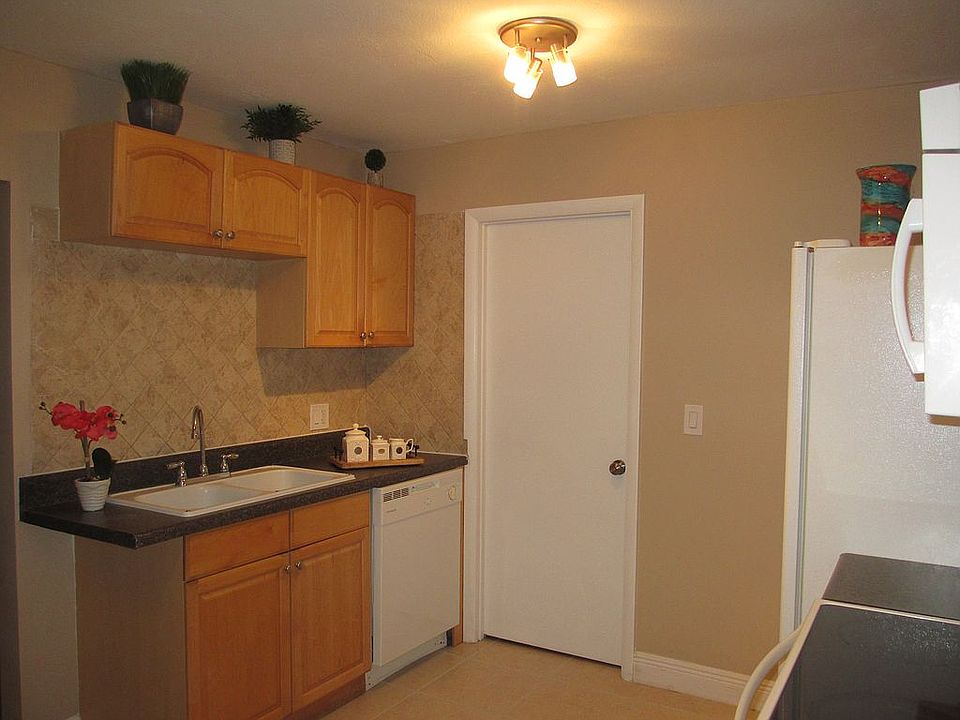 1st image of 638 SW Todd Ave
