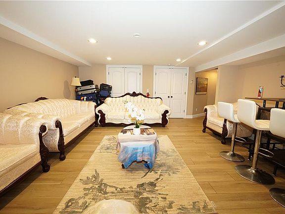 5th image of 451 Yetman Ave