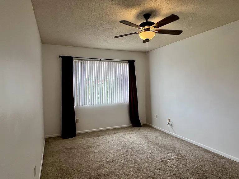 108 Half Moon Cir #B3 — Photo 10
