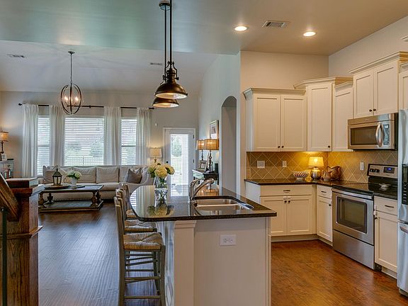 4th image of 2151 Chaucer Park Ln