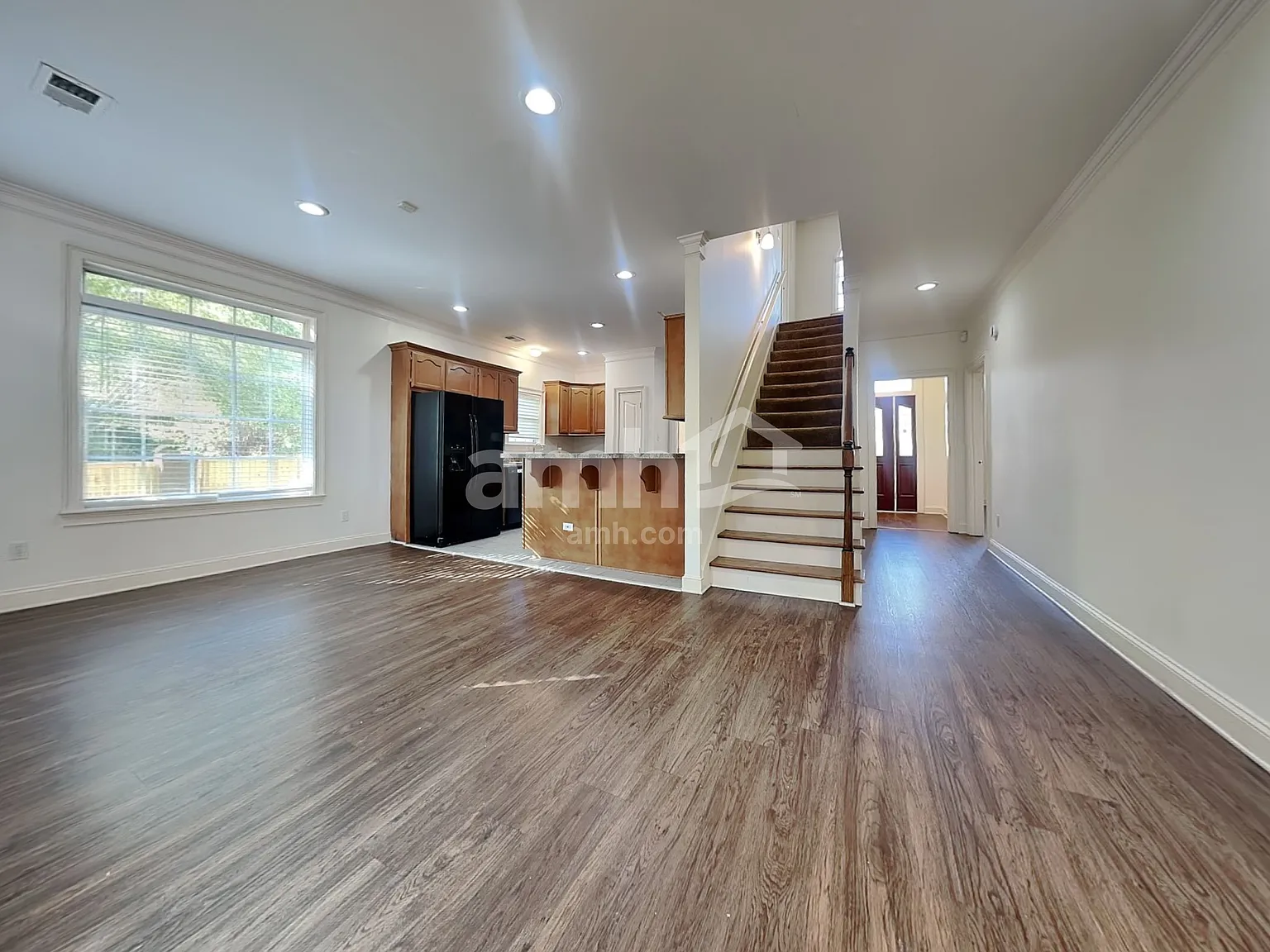 4 bed, 2.5 bath, 2400 sqft, $2,455 — Photo 3