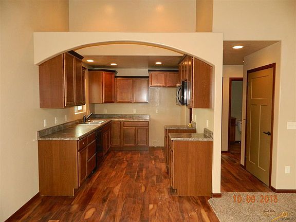 3rd image of 3105 New England St