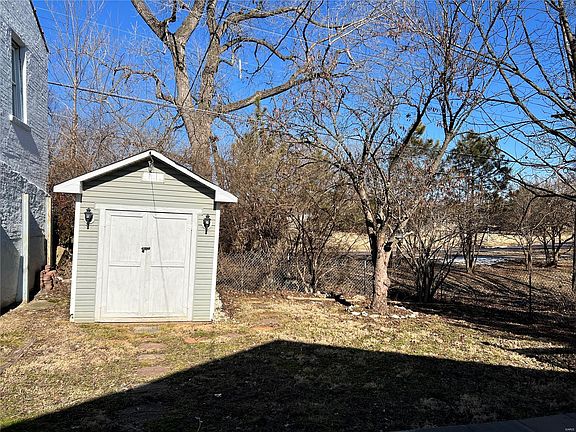 2nd image of 4821 Hamburg Ave