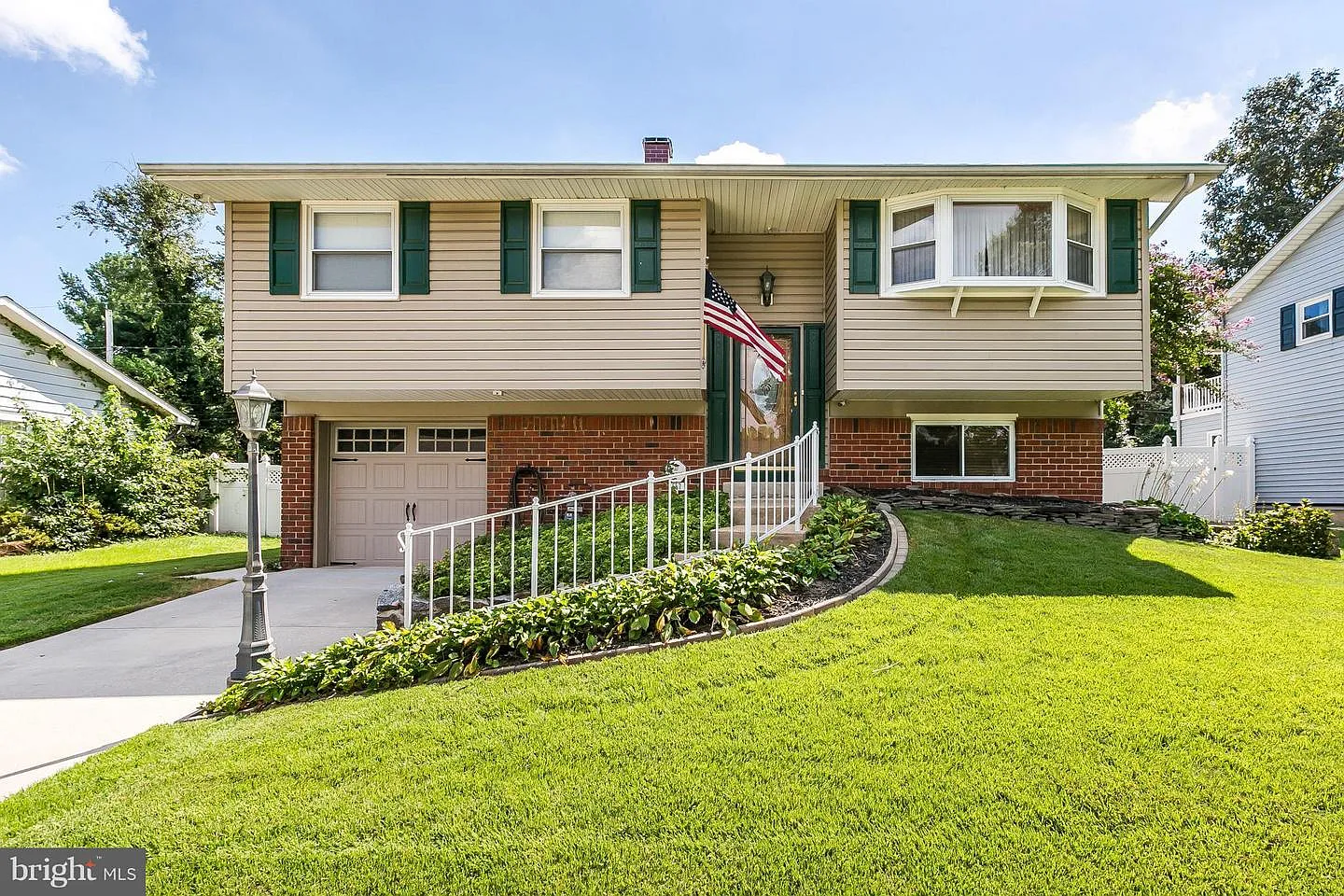 557 Crestpark Dr photo 1