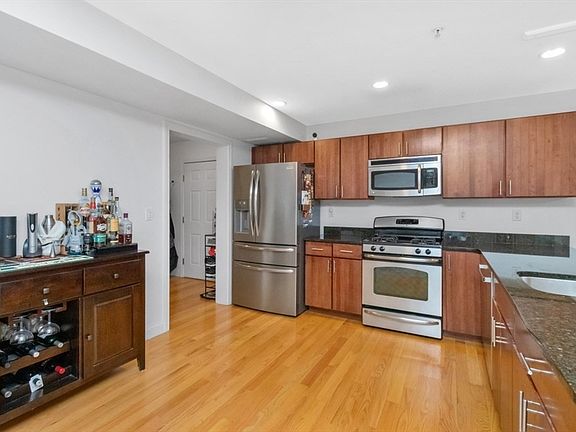 5th image of 29 Spruce St Unit 23