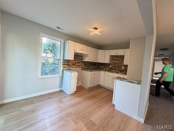 2nd image of 1001 N 14th St