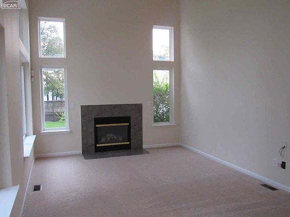 4th image of 717 Loyola Ln