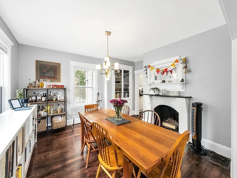 18 Alberta St — Photo 11