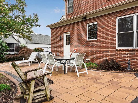 4th image of 2736 Northmont Dr