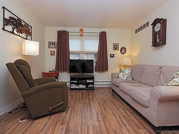 3rd image of 10131 Sakura Dr APT A