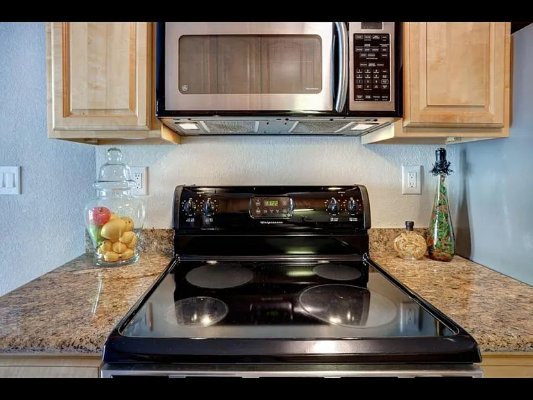 185 Sierra Dr #216 — Photo 18