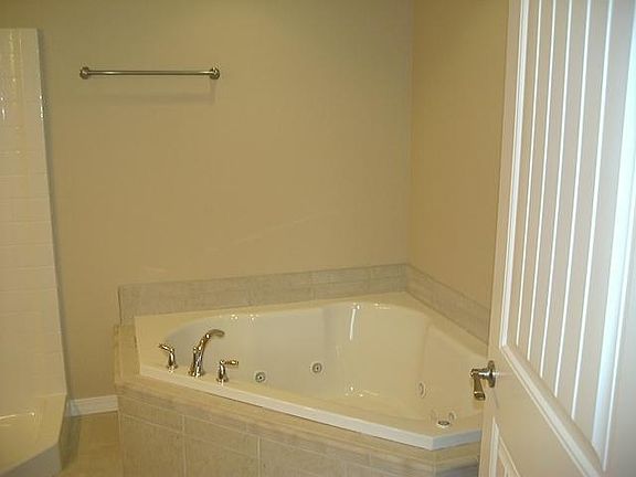 3rd image of 121 Echo Glen Pl