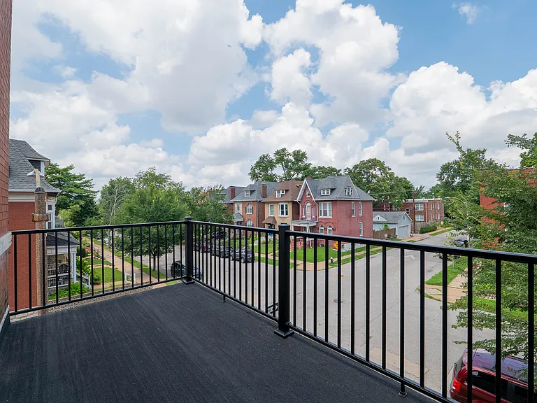 3972 Russell Blvd — Photo 11
