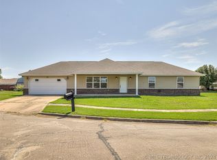 201 Oklahoma Ct, Pryor, OK 74361