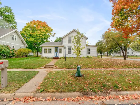 321 3rd St NW, Waverly, IA 50677