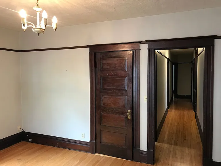 715 S Phillips Ave — Photo 3