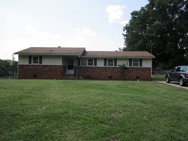 1st image of 306 Greenbriar Dr