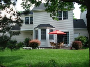 2103 Dover Ln, St Charles, IL 60174