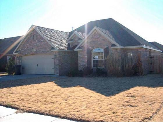 1st image of 208 E Bonnie Ln