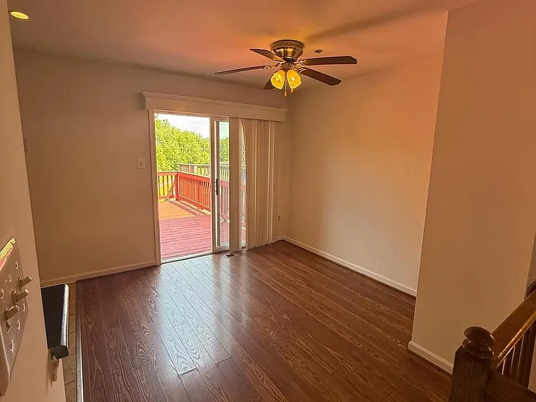 1554 Beverly Ct — Photo 7