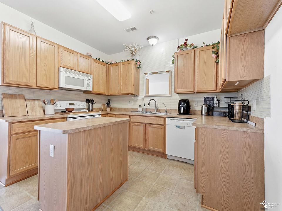 1346 Hillcrest Dr, photo 10