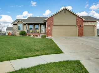1320 N Lake Ridge Cir, Derby, KS 67037