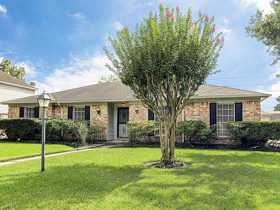 2nd image of 13939 Charlynn Oaks Dr