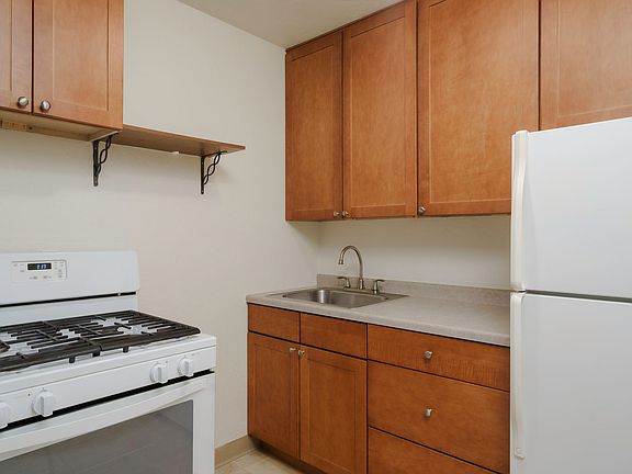 2nd image of 48 27th Ave SE APT 2