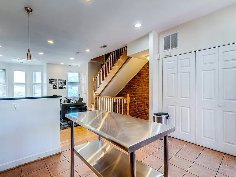 541 Florida Ave NW #A — Photo 8