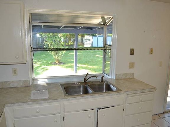 Bright & sparkly kitchen
