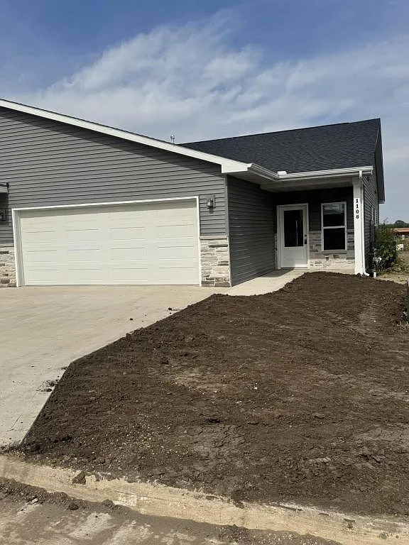 1106 Emerald Cove Drive, Clear Lake, IA 50428 — Photo 1