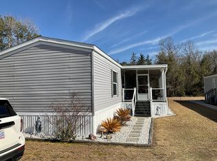 214 Aquamarine Dr, Elizabethtown, NC 28337