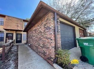 38 11th St APT 103, Shalimar, FL 32579