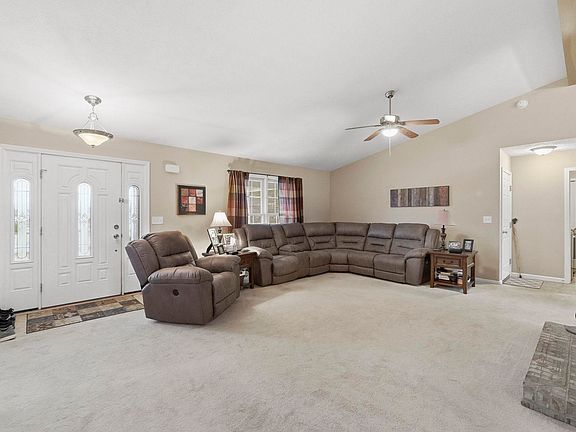 4th image of 9 Lakeview Ct