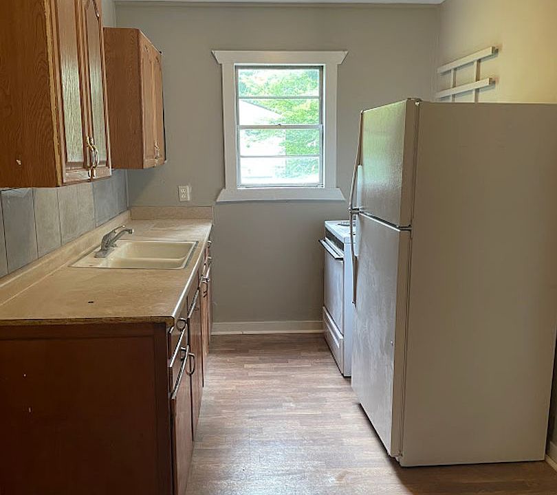 1st image of 801 Bronson St #1
