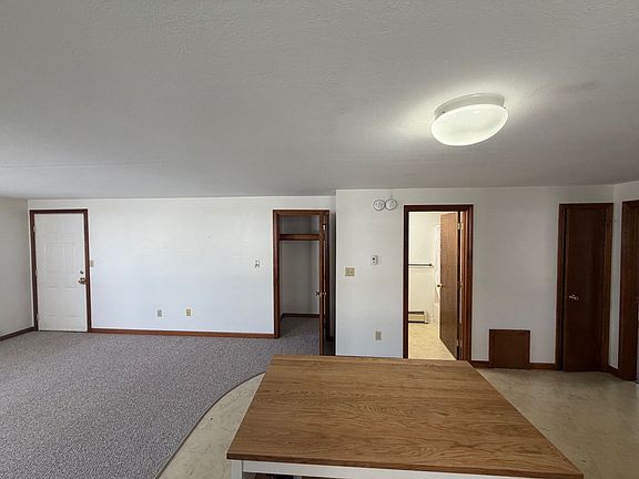 4th image of 329 Main St