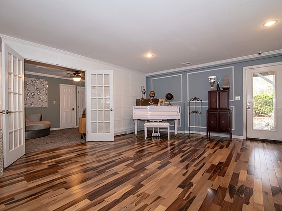 3rd image of 8 Barrington Pl