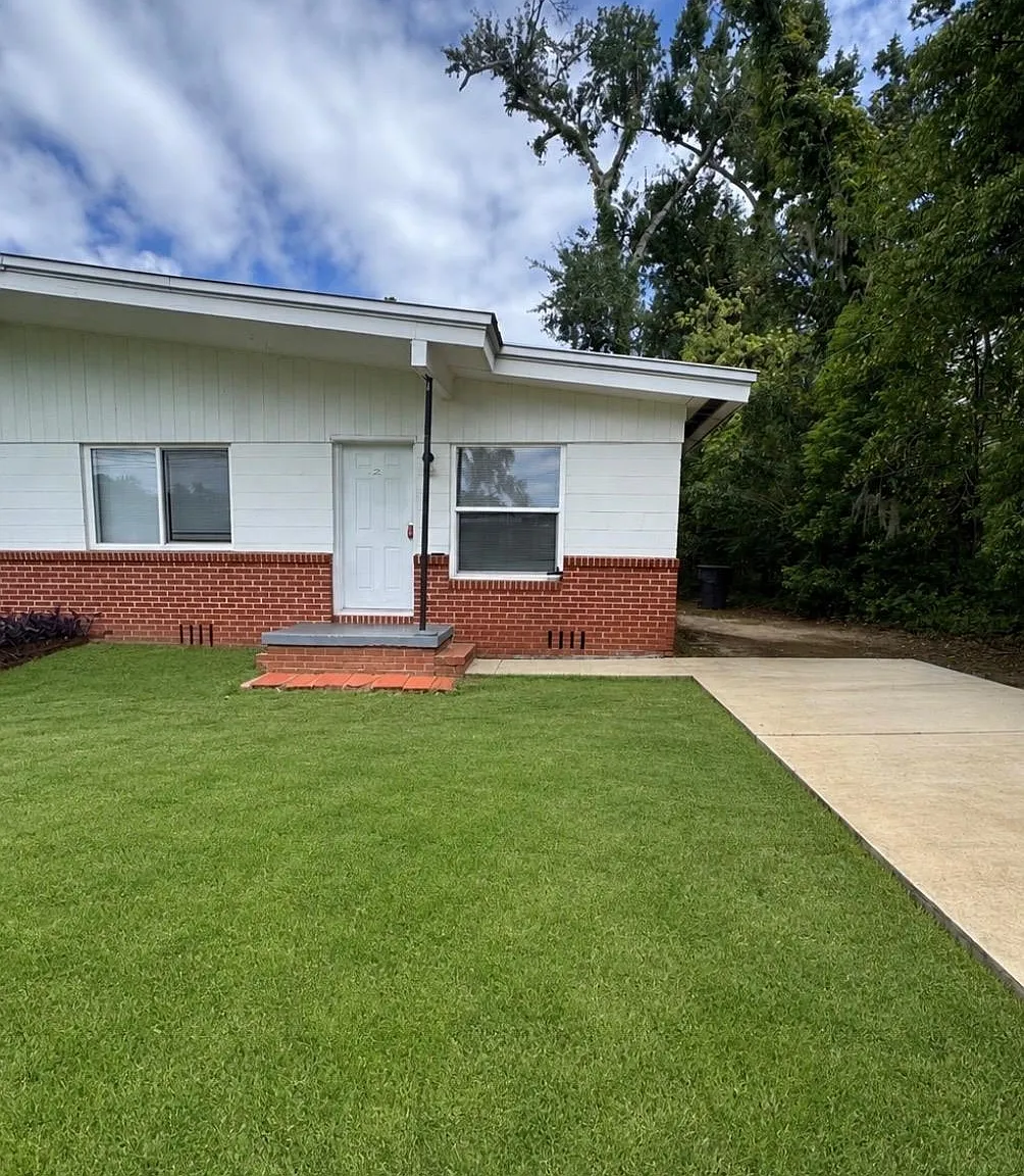 2 bed, 806 sqft, $900 — Photo 1