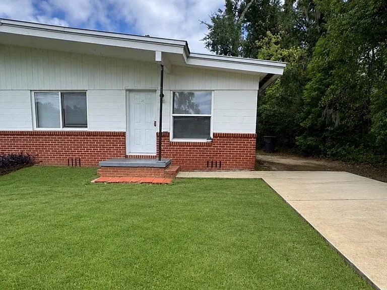 1850 Ivy Ln #2 — Photo 1