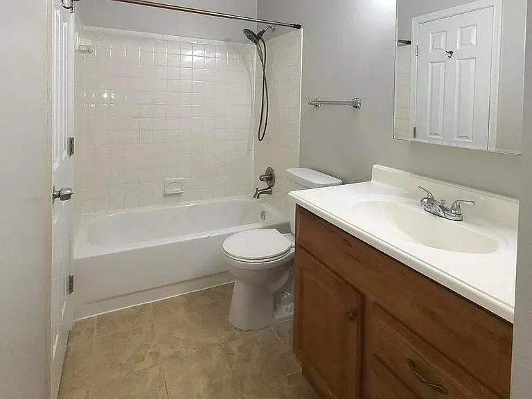 2037 S Glebe Rd — Photo 18