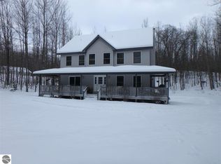 272 W Ponderosa Pass, Maple City, MI 49664