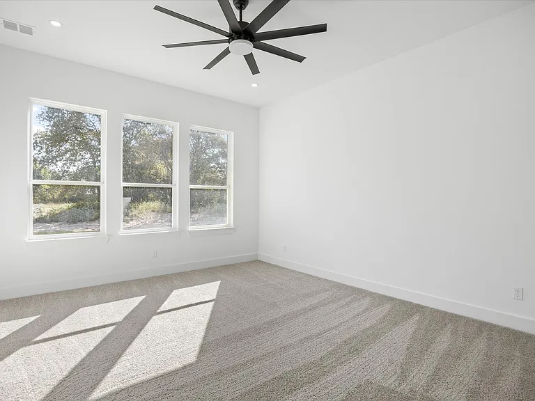 2057 Glenhollow Dr — Photo 3