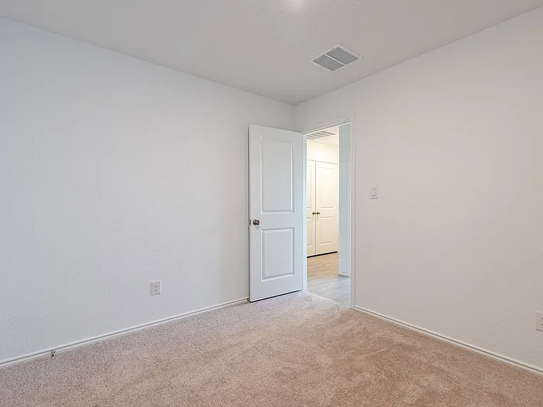 240 Sambre St — Photo 14