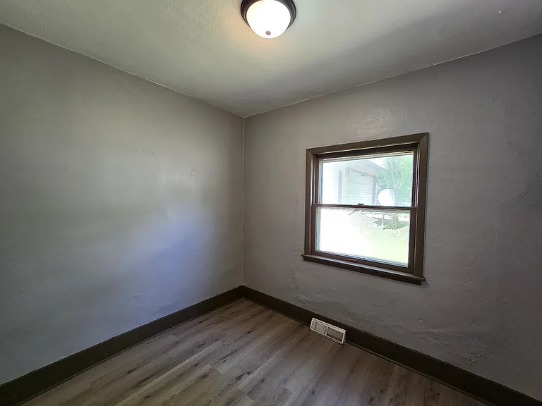 519 Adams St — Photo 7